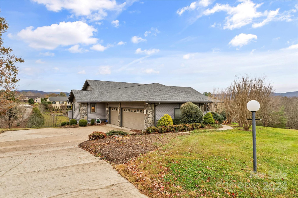 24 Loridon Dr Weaverville, NC 28787