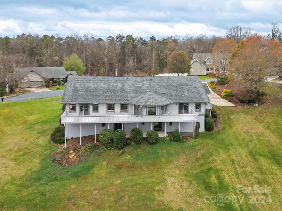 24 Loridon Dr Weaverville, NC 28787