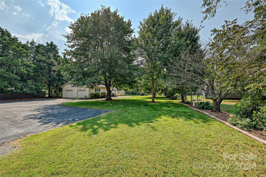 13628 Idlewild Rd Matthews, NC 28105