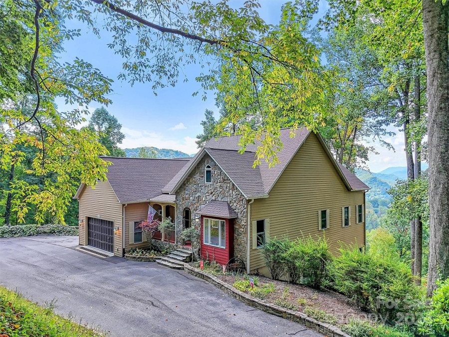 445 Equestrian Dr Waynesville, NC 28786