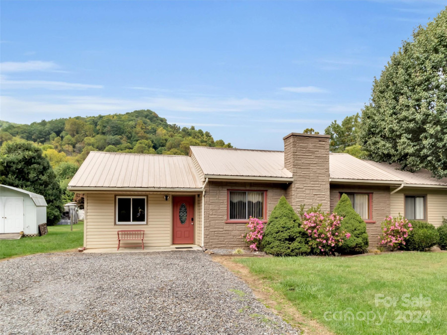 1208 Allens Creek Rd Waynesville, NC 28786