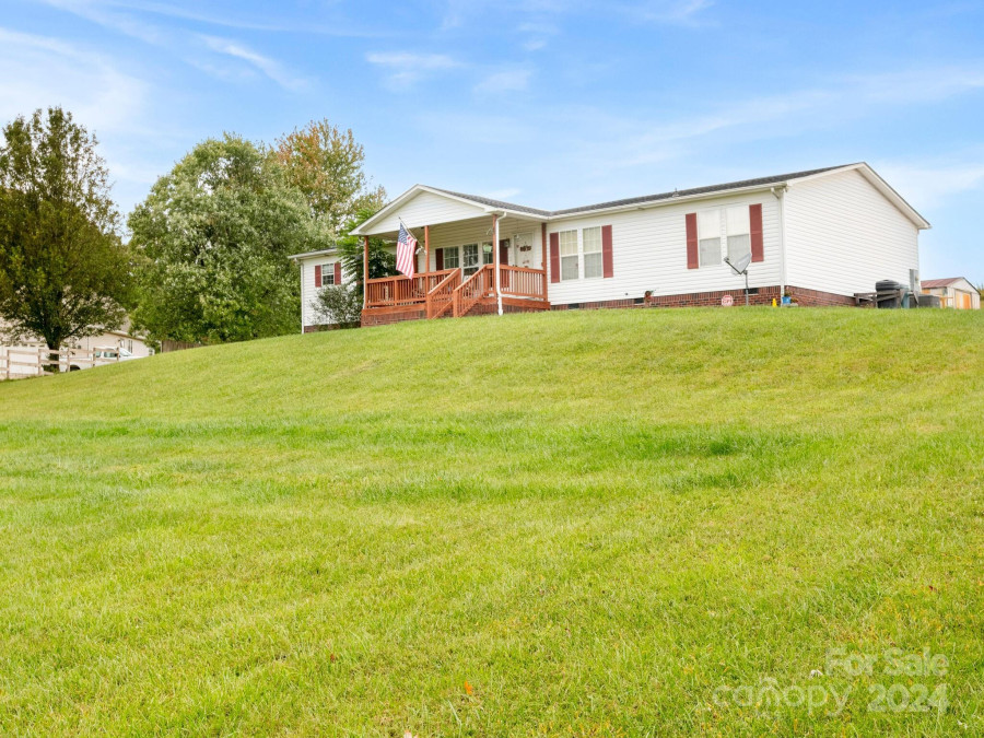 30 Countryside Dr Hendersonville, NC 28792