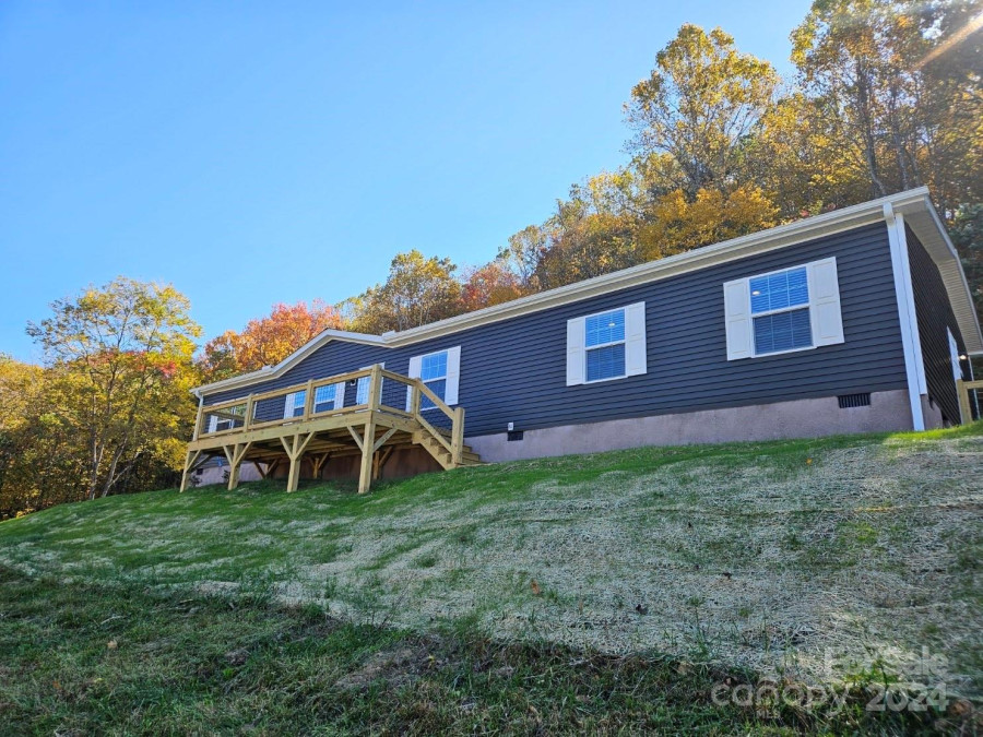 110 Whisper Mountain Rd Hendersonville, NC 28792