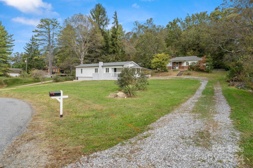 24 Daniel Ridge Rd Candler, NC 28715