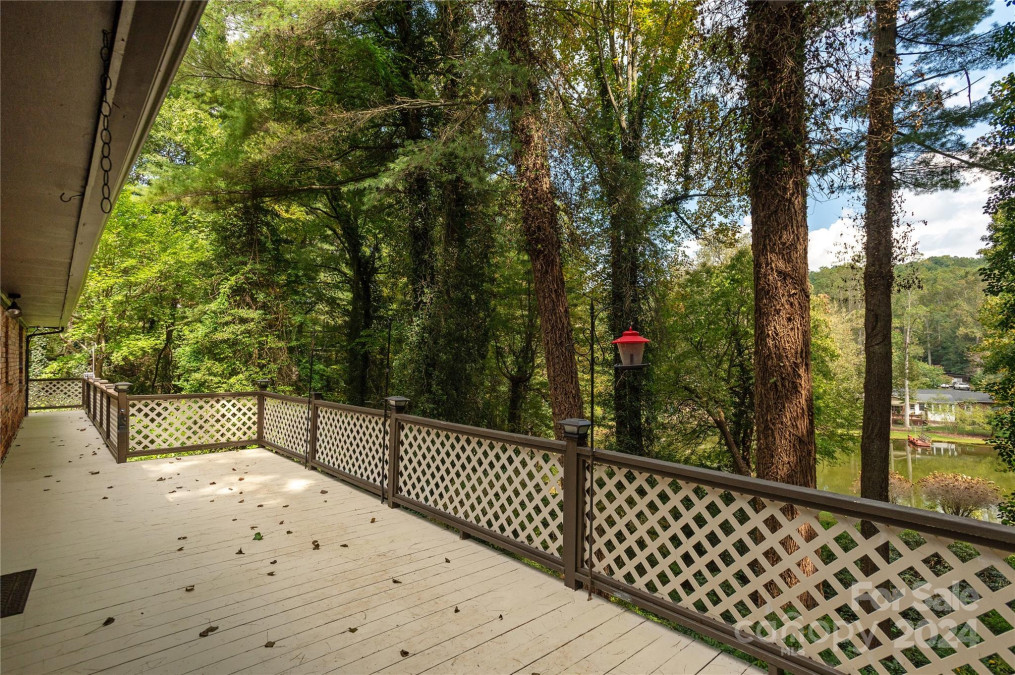 1010 Indian Hill Rd Hendersonville, NC 28791