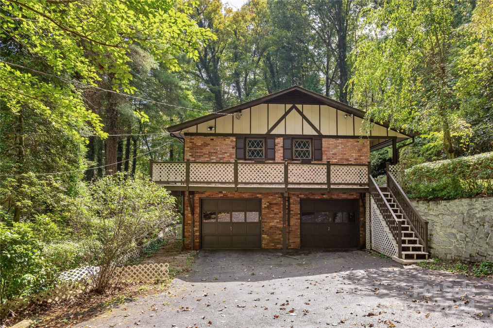 1010 Indian Hill Rd Hendersonville, NC 28791