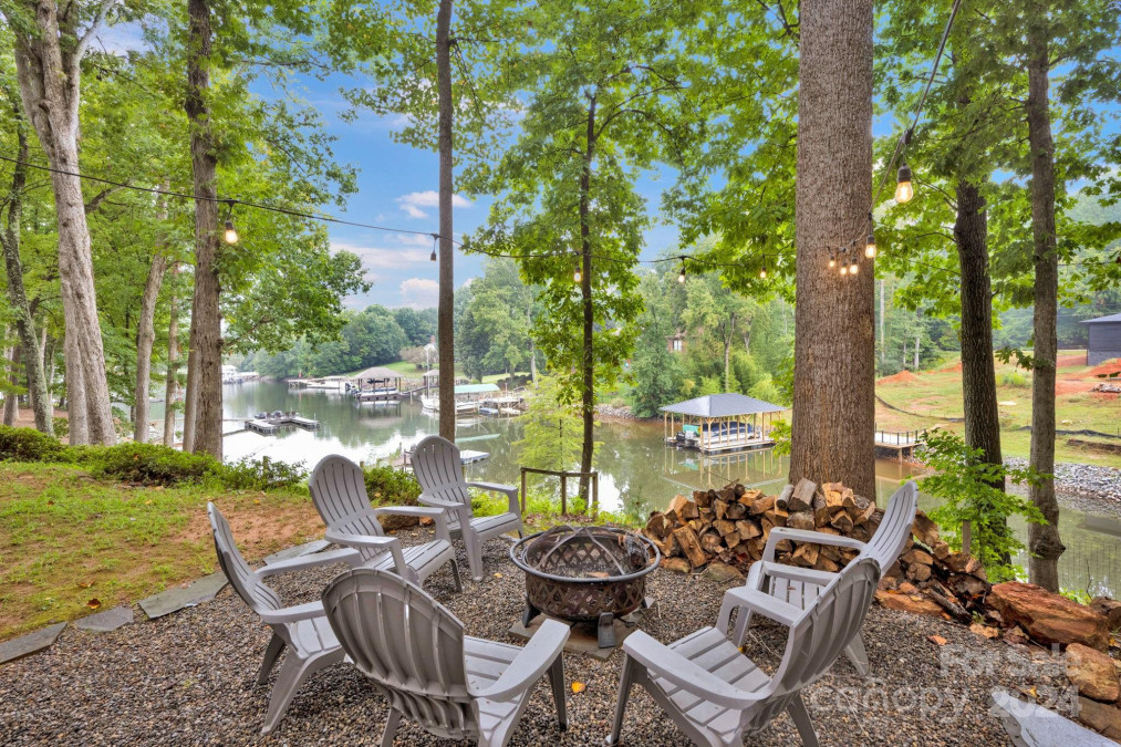 470 Lakeview Shores Loop Mooresville, NC 28117