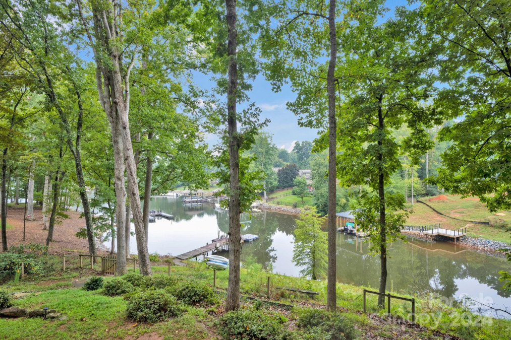 470 Lakeview Shores Loop Mooresville, NC 28117