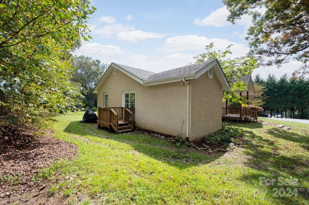 202 Ciccone Dr Hendersonville, NC 28791