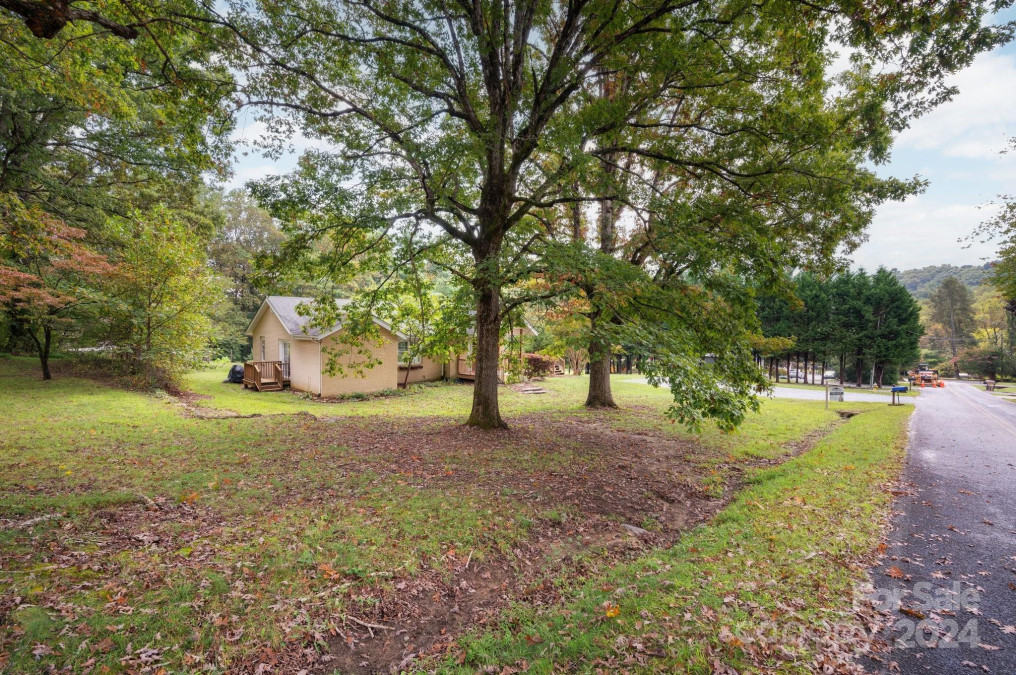 202 Ciccone Dr Hendersonville, NC 28791