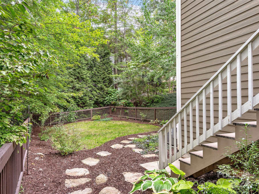 104 Red Cedar Ln Asheville, NC 28803