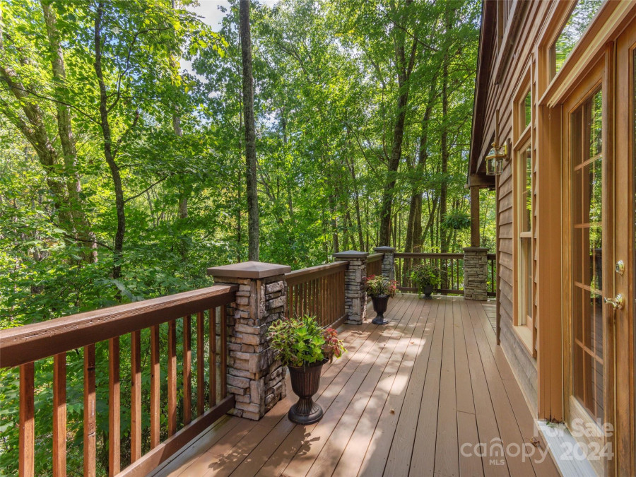 214 Streamside Dr Waynesville, NC 28785