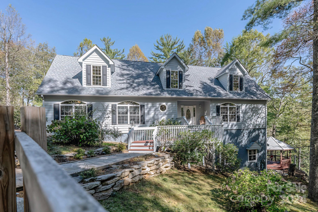 11 Lower Tanglewood Rd Lake Toxaway, NC 28747