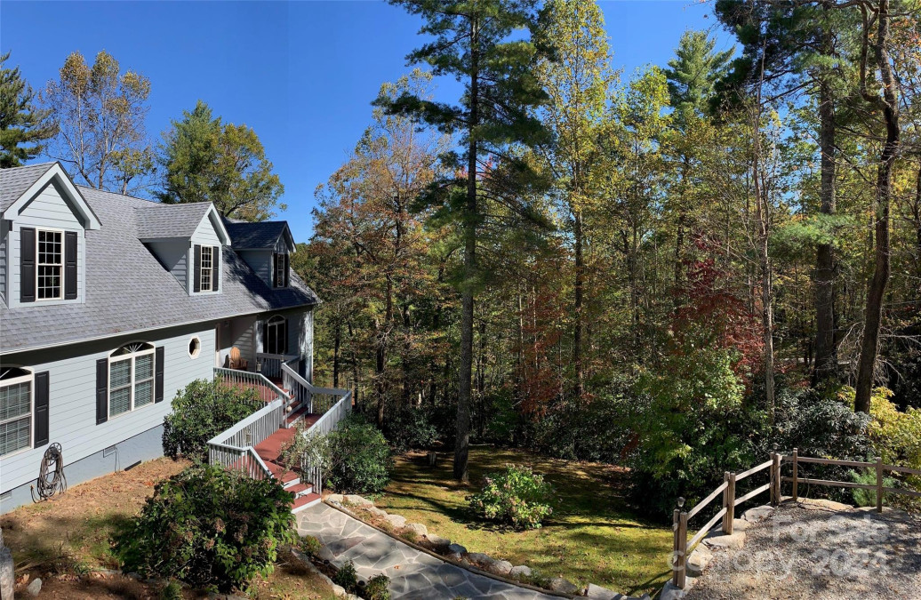 11 Lower Tanglewood Rd Lake Toxaway, NC 28747