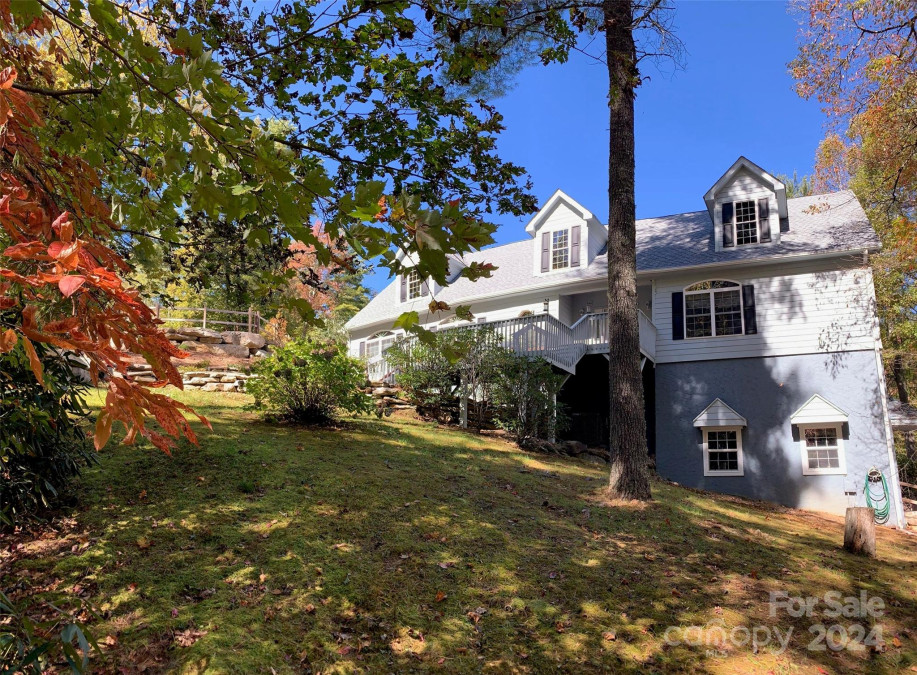 11 Lower Tanglewood Rd Lake Toxaway, NC 28747