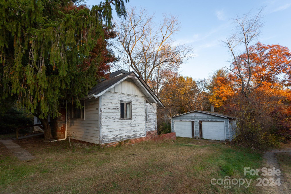 218 Northeast Ave Swannanoa, NC 28778