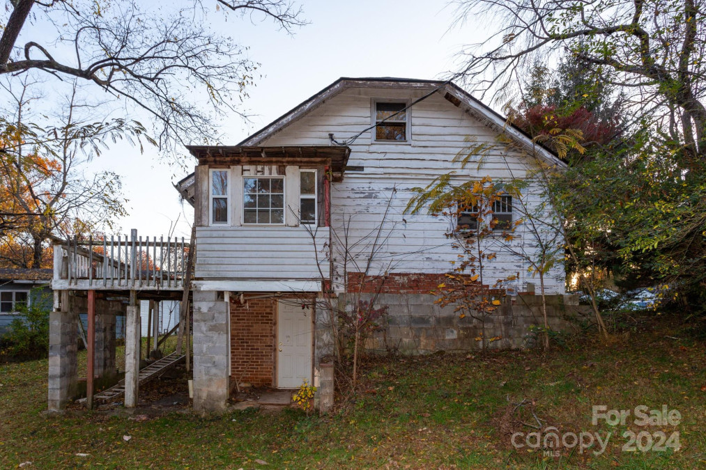 218 Northeast Ave Swannanoa, NC 28778