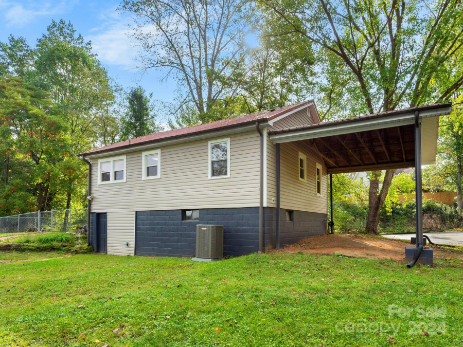 753 Sand Hill Rd Asheville, NC 28806