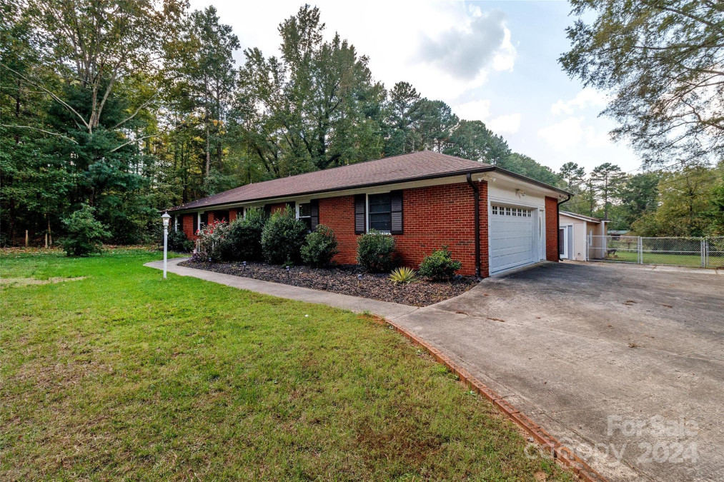 4616 Whispering Oaks Dr Charlotte, NC 28213