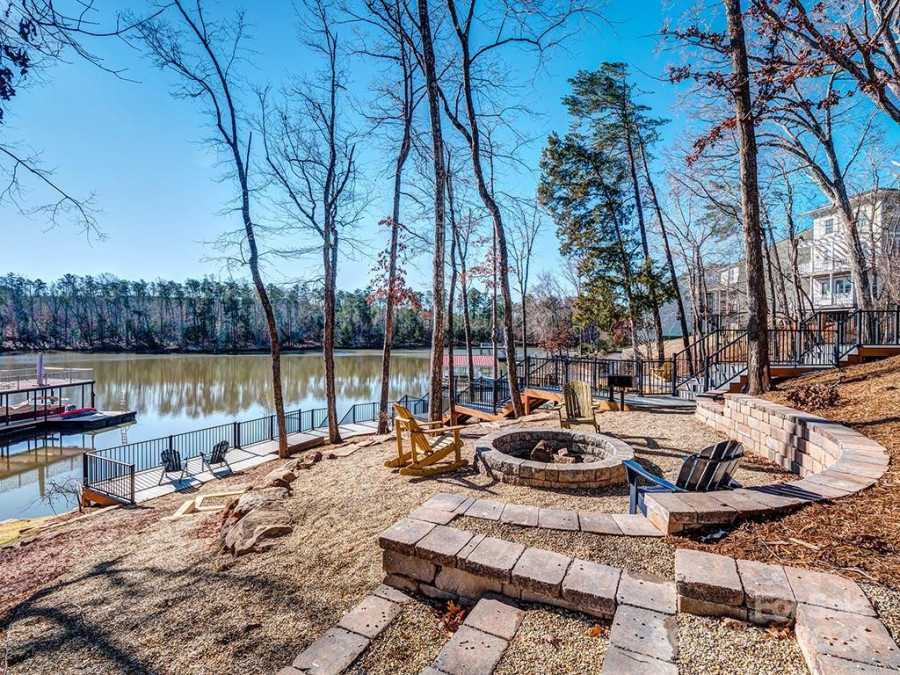 10273 Lakeshore Dr Lancaster, SC 29720