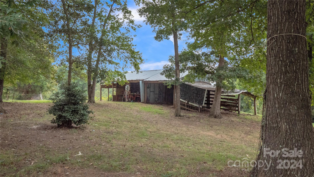 692 Hunters Ridge Rd Taylorsville, NC 28681