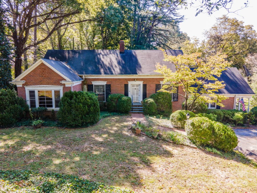 35 31st Ave Hickory, NC 28601