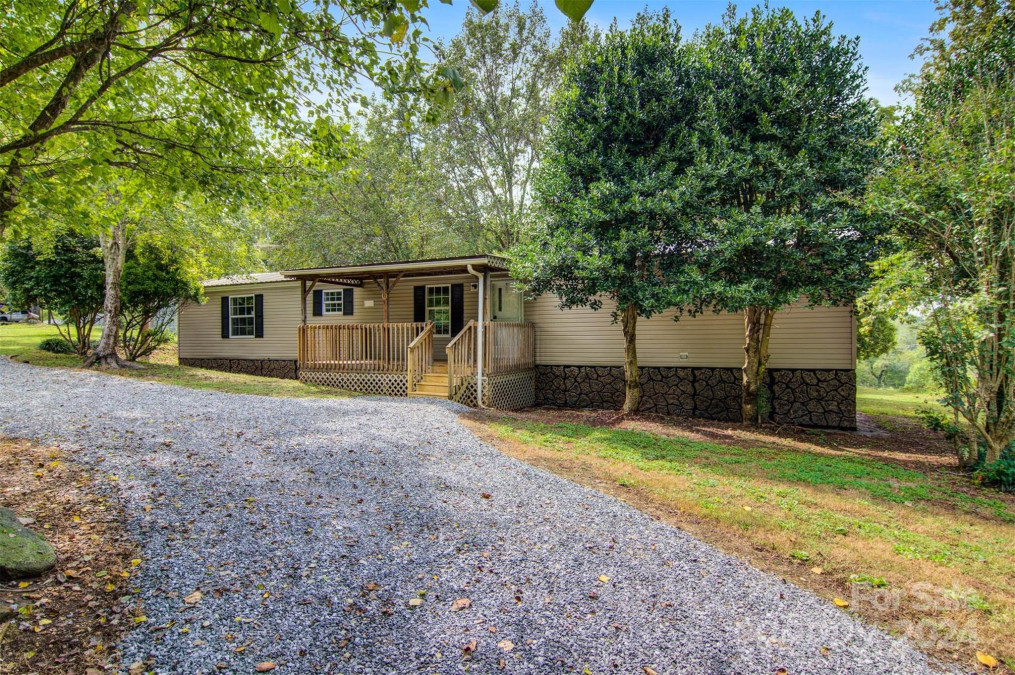 4335 Hickory Lincolnton Hw Newton, NC 28658