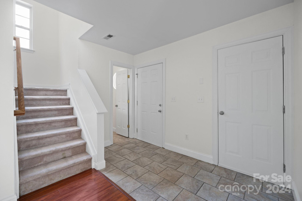 516 Moss Stream Ln Charlotte, NC 28214