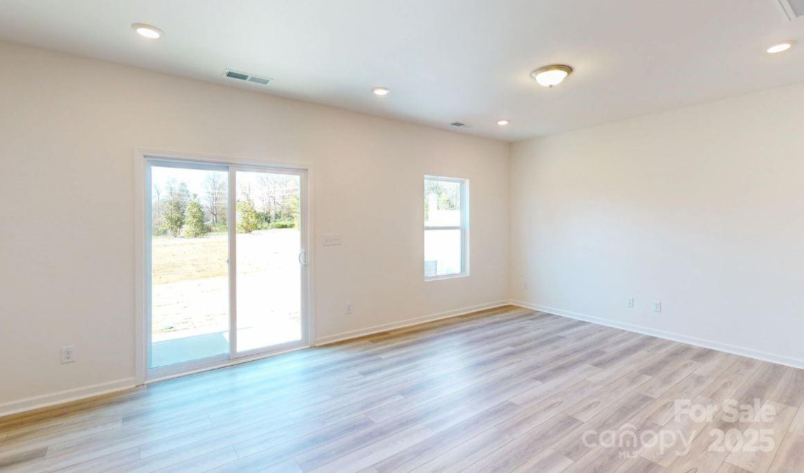 4057 Lawnview Dr Charlotte, NC 28269