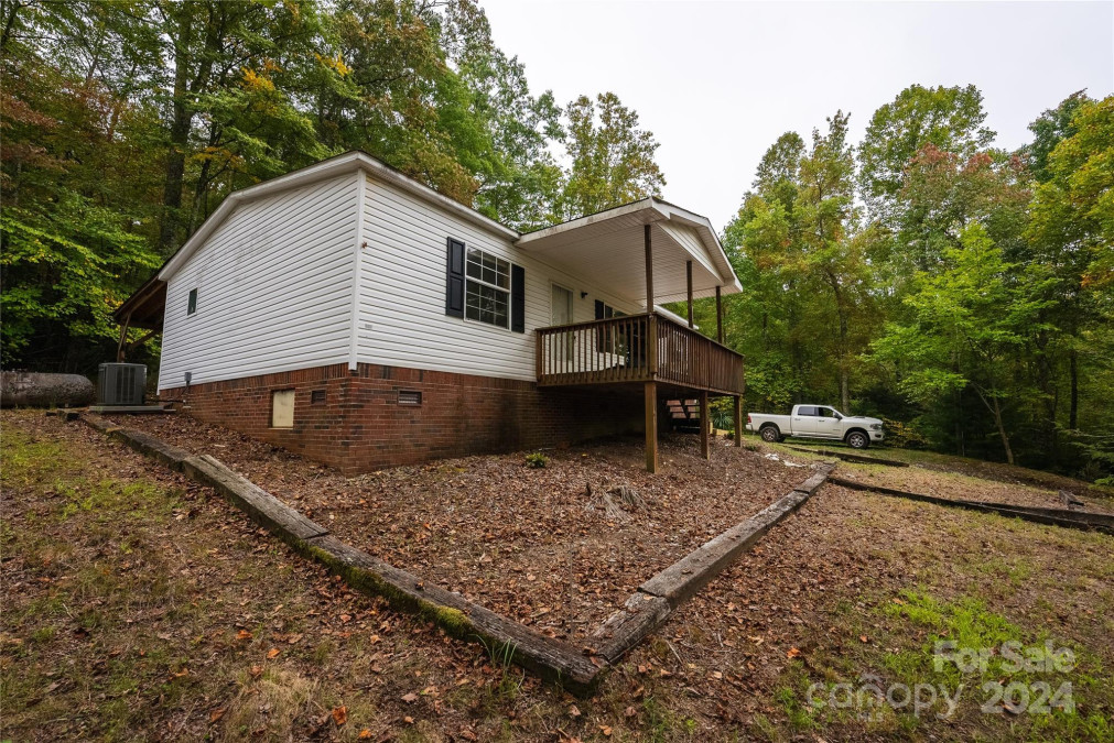 905 Lyons Rd Roaring Gap, NC 28668