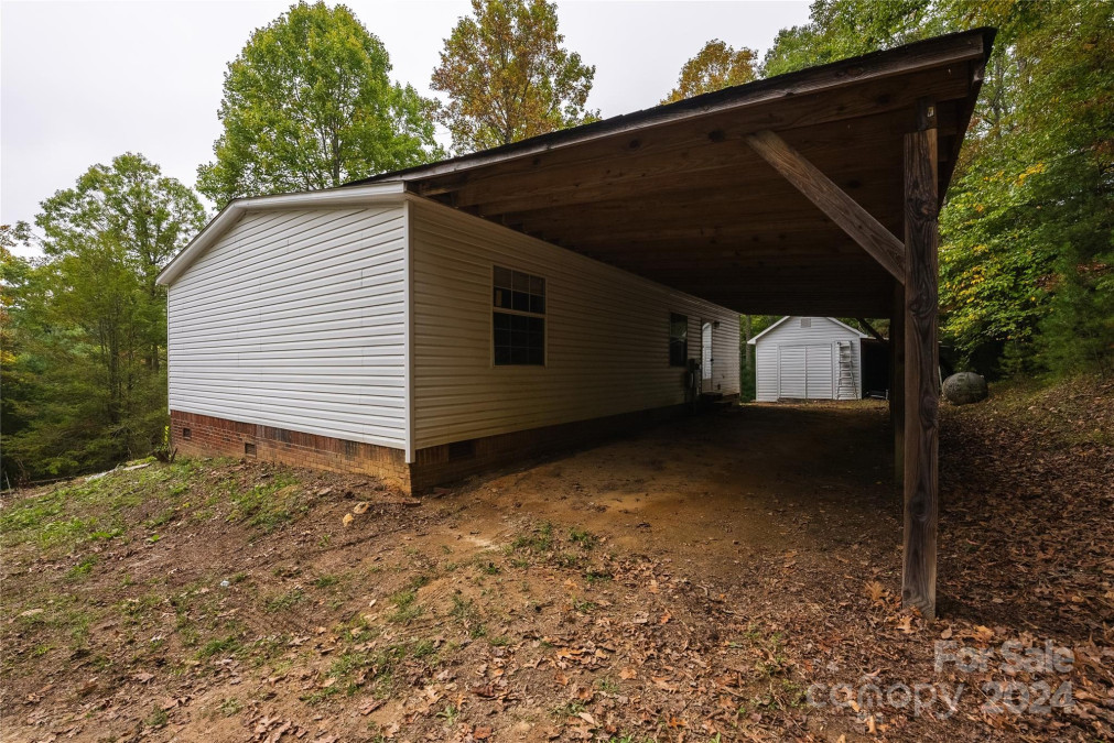 905 Lyons Rd Roaring Gap, NC 28668