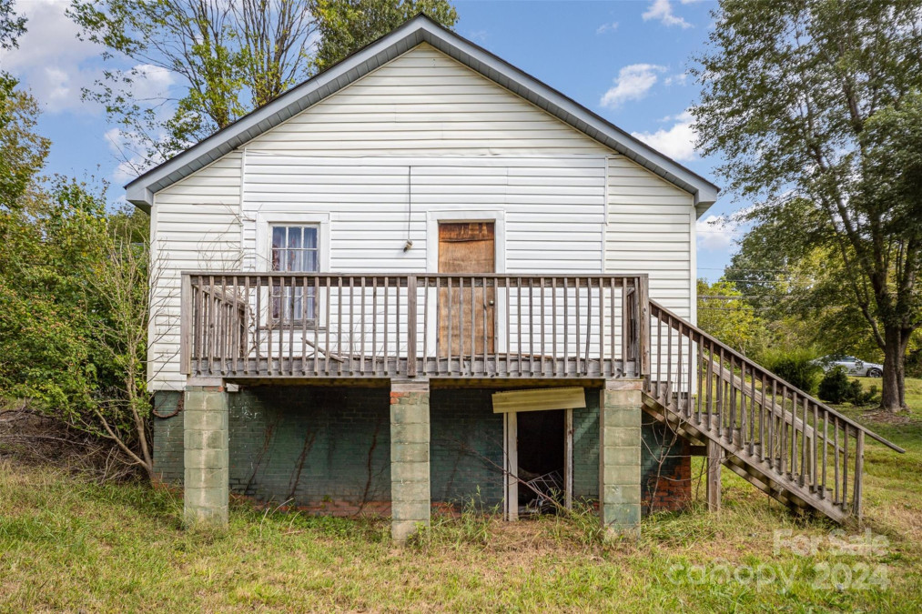 701 D St Newton, NC 28658