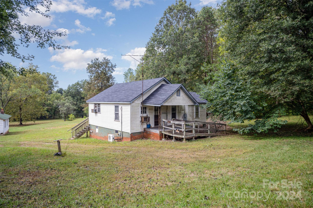 701 D St Newton, NC 28658