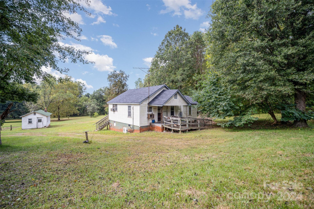 701 D St Newton, NC 28658