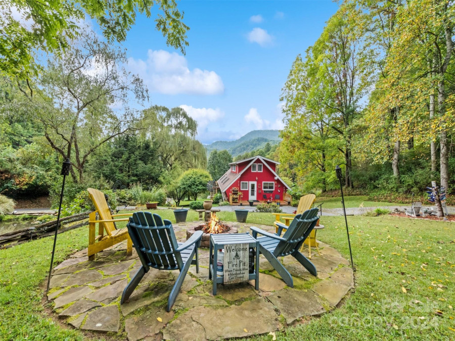 173 Pinecrest Ln Waynesville, NC 28785