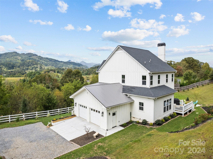 260 Kinloch Ln Clyde, NC 28721