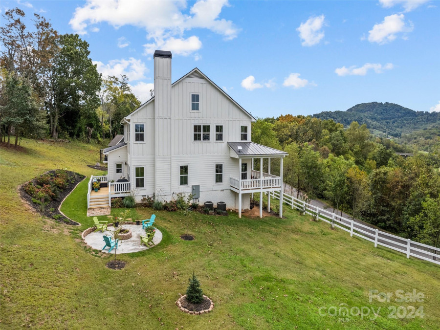 260 Kinloch Ln Clyde, NC 28721