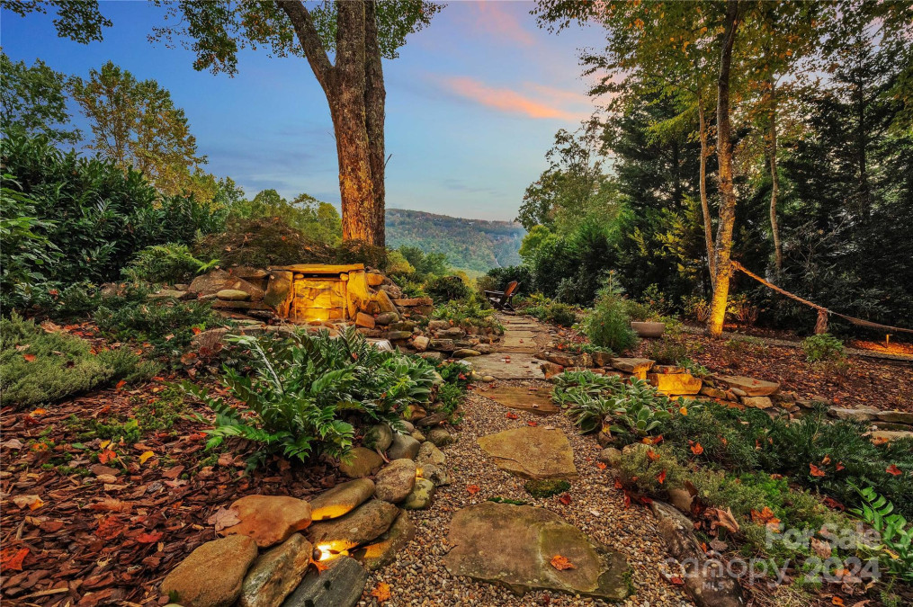 1390 Fairway Dr Lake Toxaway, NC 28747