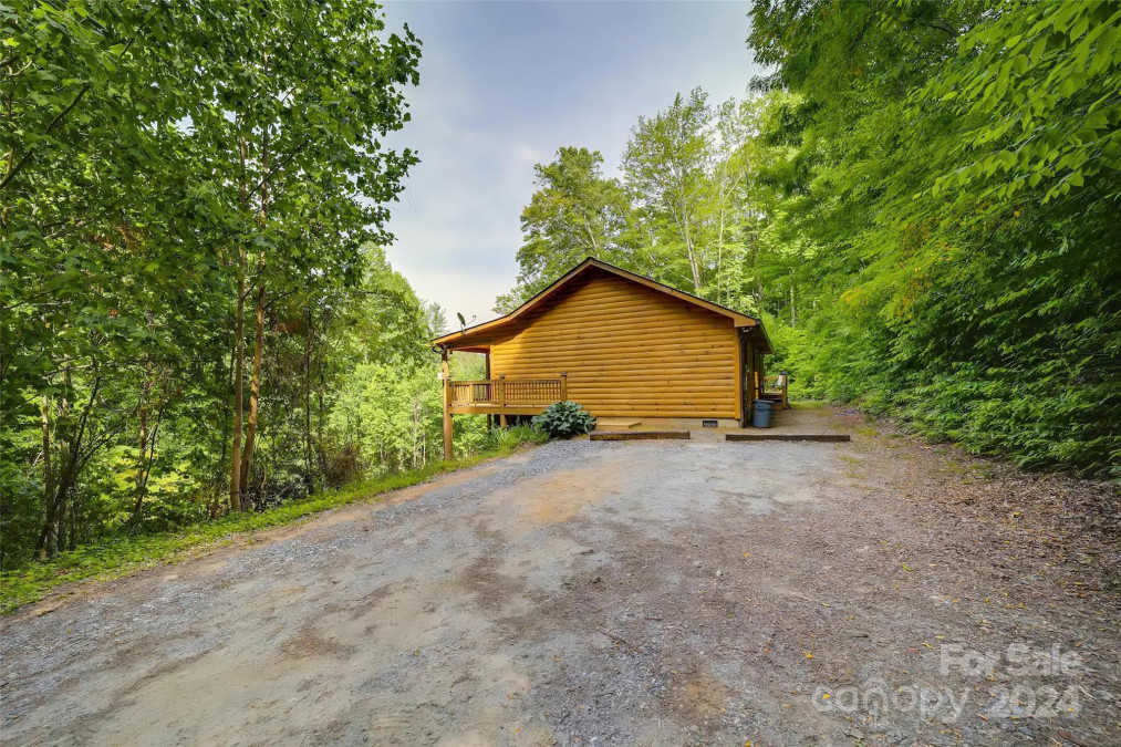 427 Stone Pile Gap Rd Bryson City, NC 28713