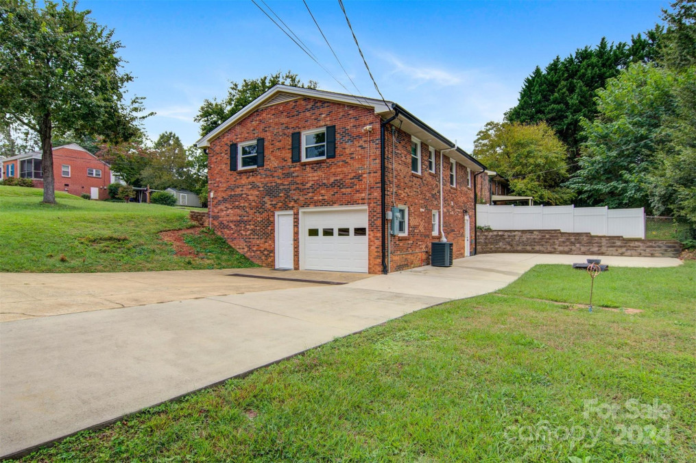 1110 15th Ave Hickory, NC 28601