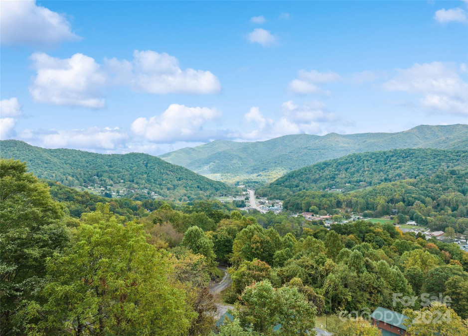 427 Cub Trl Maggie Valley, NC 28751