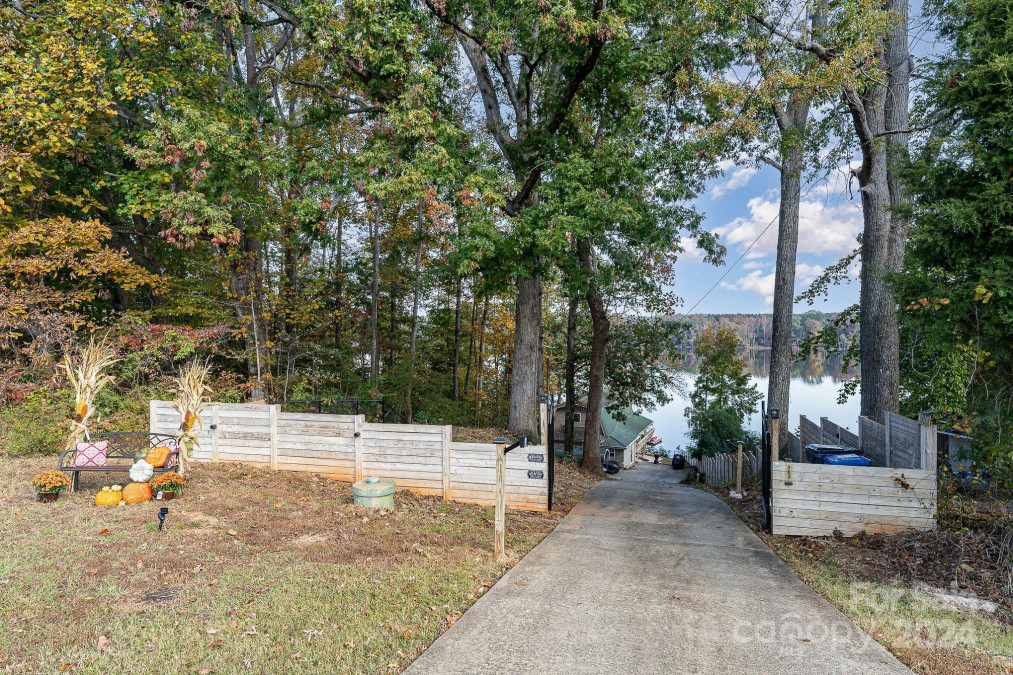 383 Riverview Dr Lexington, NC 27292