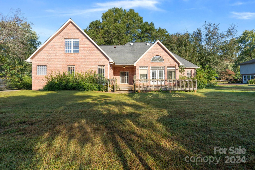 108 Cottonwood Dr Mount Holly, NC 28120