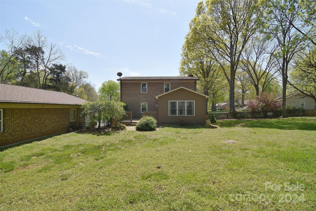 6287 Spring Court Ln Harrisburg, NC 28075