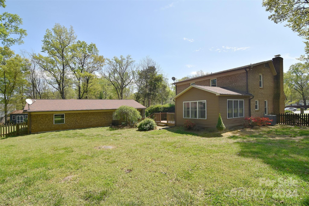 6287 Spring Court Ln Harrisburg, NC 28075