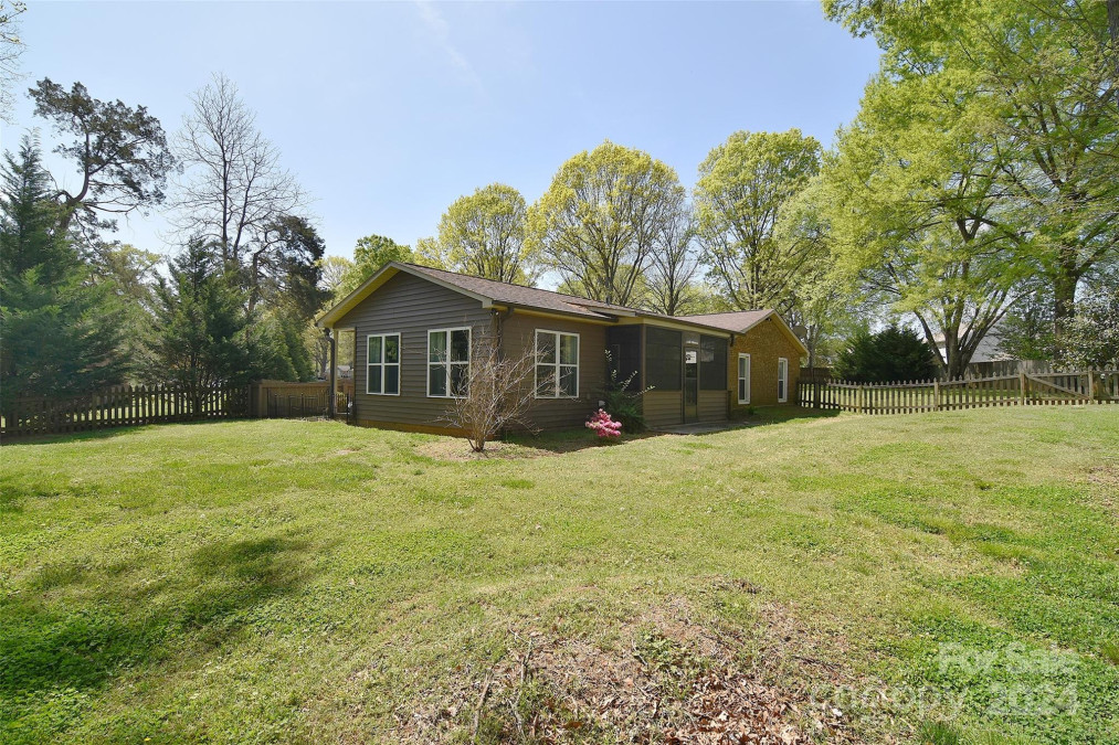 6287 Spring Court Ln Harrisburg, NC 28075