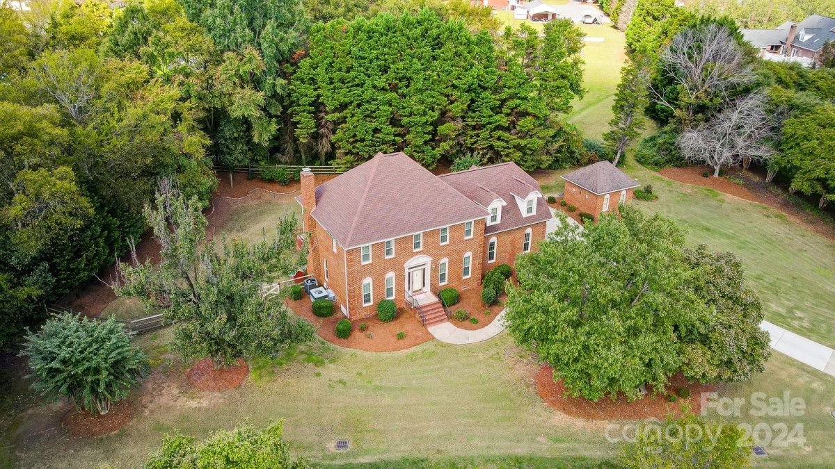 8321 Knights Ct Harrisburg, NC 28075