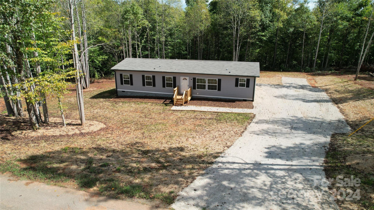 2345 Wagon Wheel Rd Yadkinville, NC 27055