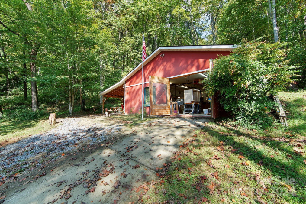 150 Sorghum Dr Waynesville, NC 28785