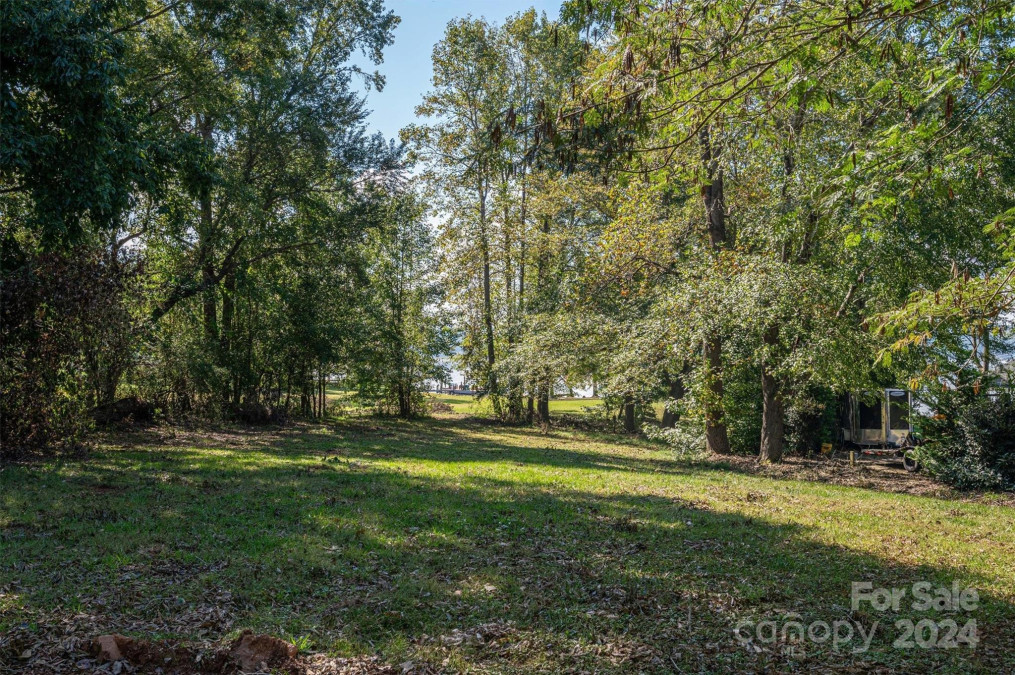 160 Oak Point Dr Cherryville, NC 28086